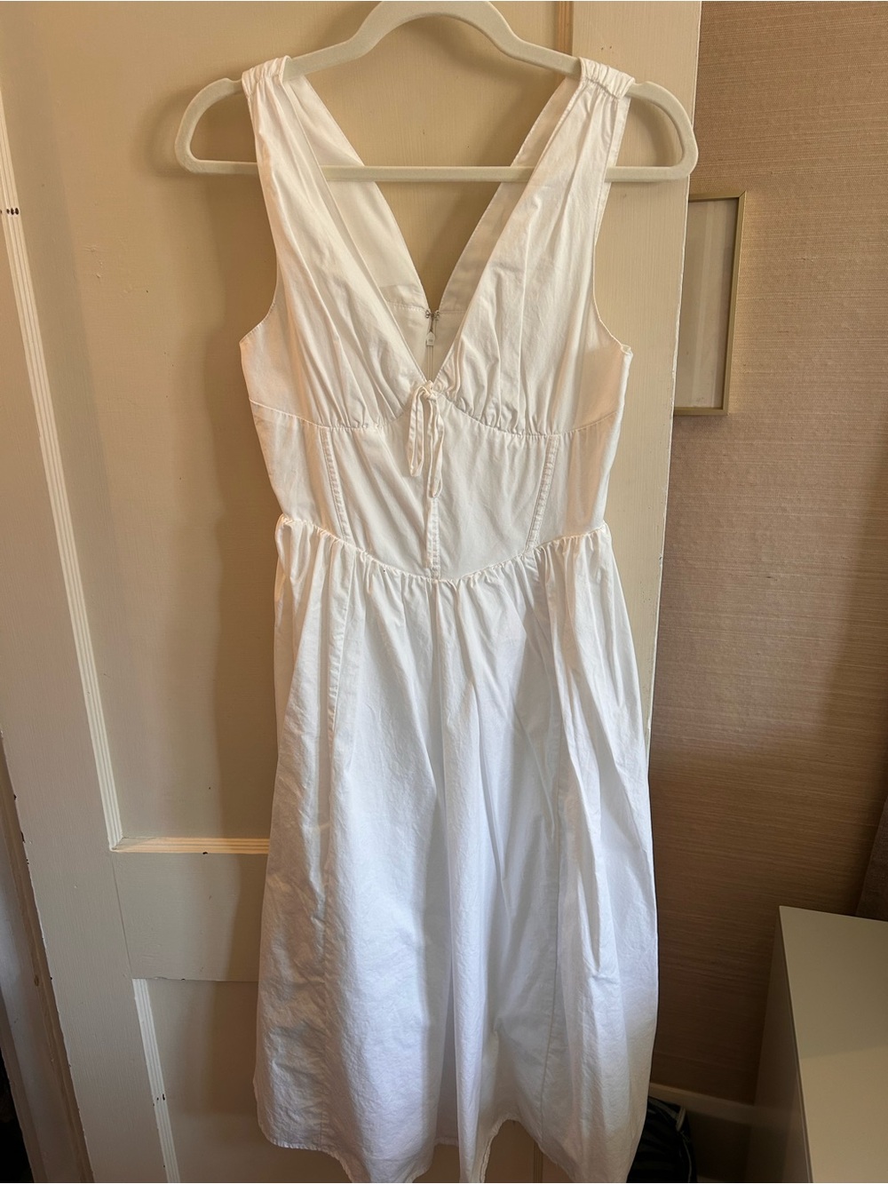 Commense White Sleeveless V-Neck Midi Dress - Picture 6 of 7